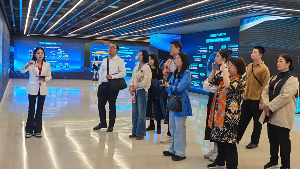 亚洲城市大学校友参加商务部研究院“企业管理领军人才研修班”圆满收官